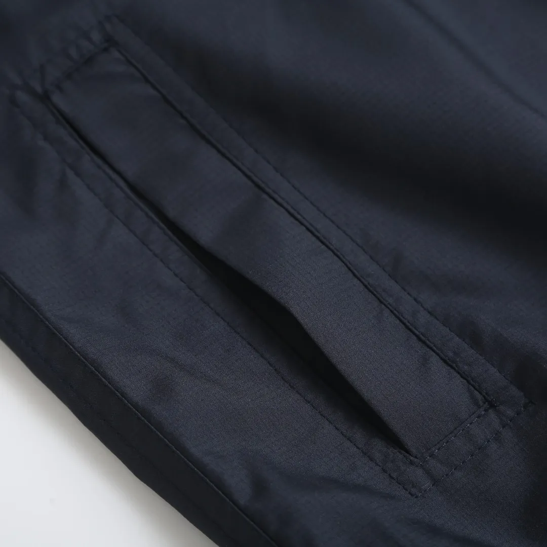 TBClassic ： ， FDY ， 。 、 、 ； ， ， Breathable 。 ， ； Breathable， 。 ， 、 。 1： ，White ， ， ， ； Breathable ， 。 2： ， ； +Classic ， ， ， 。 3： ， ， ， ； ： Size:1 2 3 4 ：D 369